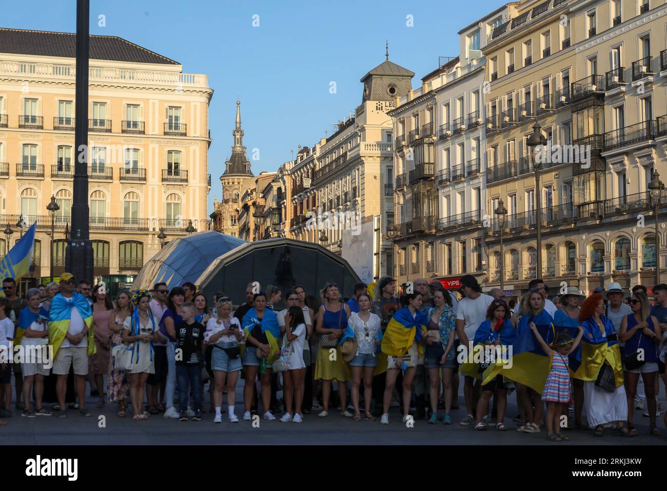 Madrid, Spain. 24th Aug, 2023. Protesters hold flags during the rally. Ukrainians leaving in Spain celebrate the Independence Day in Ukraine and 24th of August marked the 18 months of Russian invasion into Ukraine. (Credit Image: © David Canales/SOPA Images via ZUMA Press Wire) EDITORIAL USAGE ONLY! Not for Commercial USAGE! Stockfoto