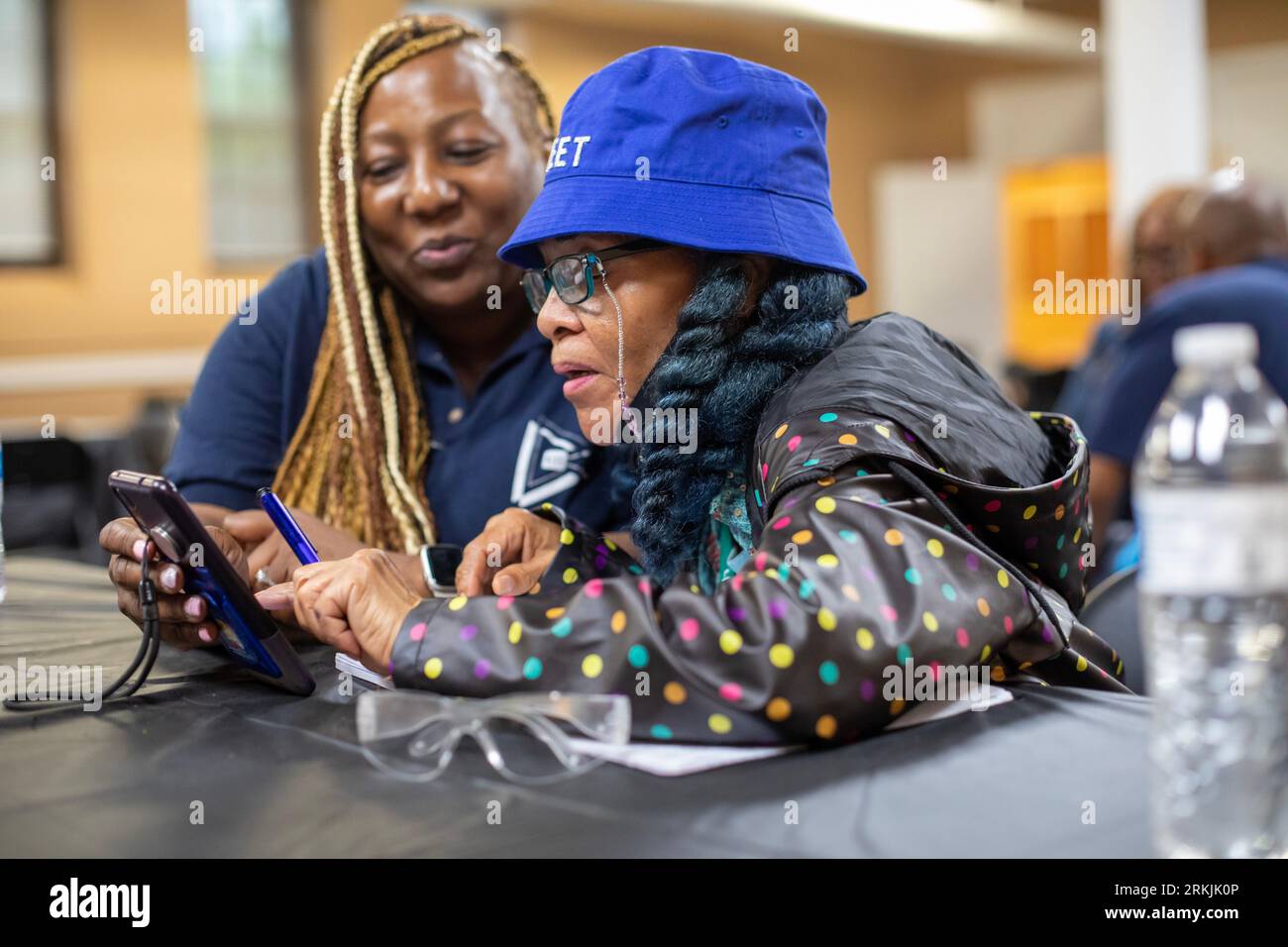 Detroit, Michigan - die Kirche des Messias bietet Einzelgespräche mit Menschen, die mehr über ihre digitalen Geräte erfahren möchten. Jennine Spe Stockfoto
