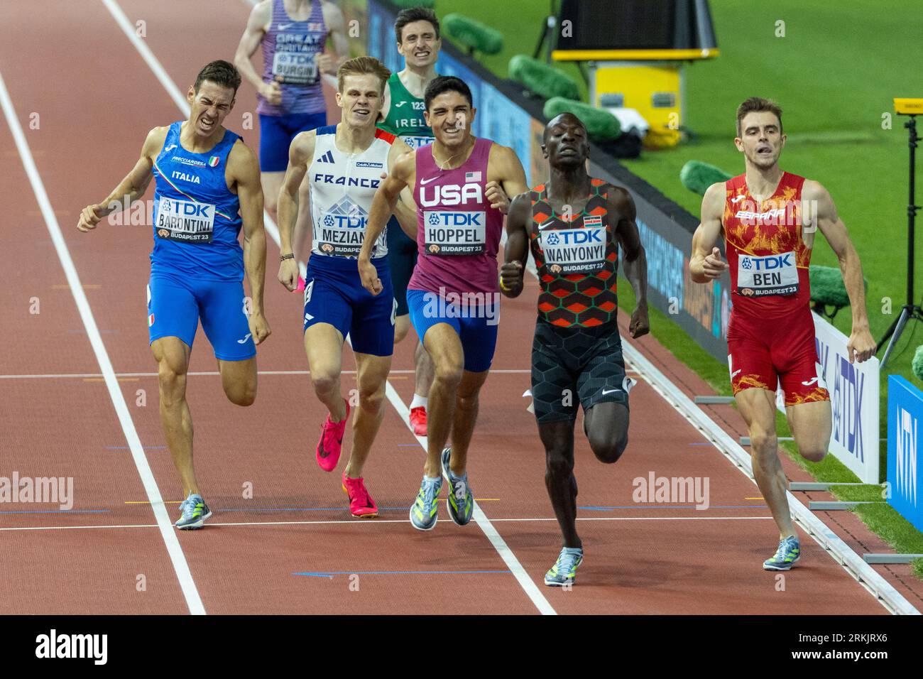 Bryce Hoppel (USA) qualifiziert sich für das 800-Meter-Finale mit einer Zeit von 1:44,04 bei den Leichtathletik-Weltmeisterschaften Budapest23 im National Athlet Stockfoto