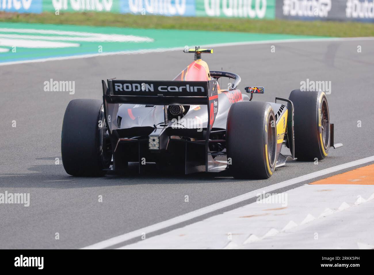 ZANDVOORT, NIEDERLANDE - AUGUST 25: Enzo Fittipaldi (Red Bull Junior) von Rodin Carlin Formel 2 Free Practice während der Formel 1 auf dem Circuit Zandvoo Stockfoto