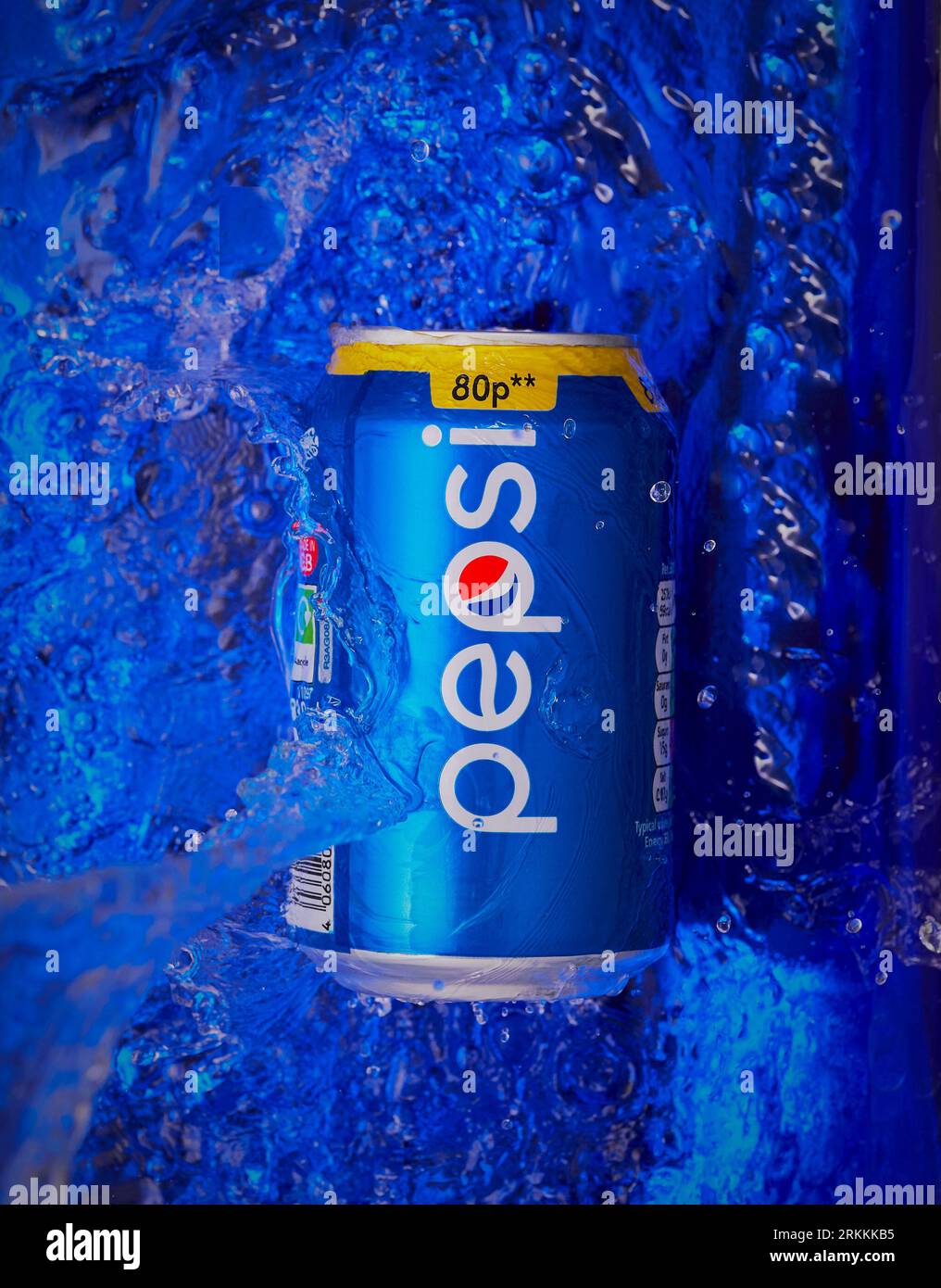 Mansfield,Nottingham,United Kingdom,25. August 2023: Studio-Produkt-Bild einer Dose Pepsi mit Wasserspritzern. Stockfoto