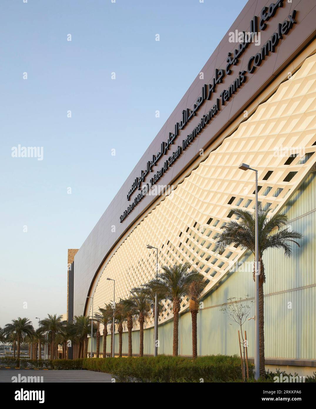 Fassade des International Tennis Complex. 360 Mall, Kuweit City, Kuwait. Architekt: CRTKL, 2021. Stockfoto