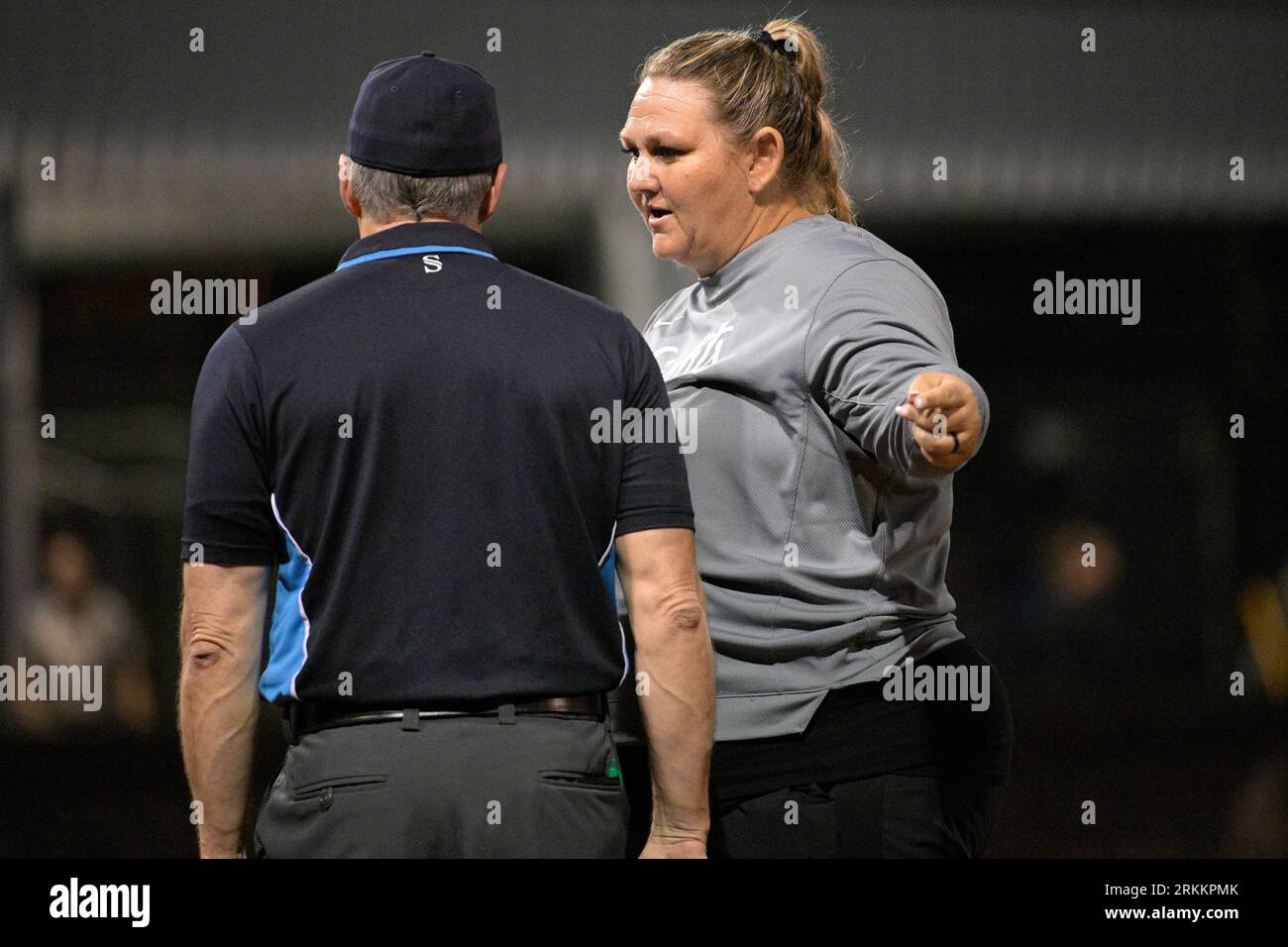 Central Florida head coach Cindy Ball-Malone, right, disputes a call by an official during an NCAA college softball game against Georgia, Thursday, Feb. 9, 2023, in Orlando, Fla. (AP Photo/Phelan M. Ebenhack) Stockfoto