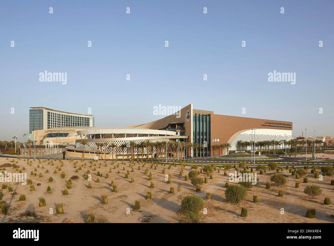 Blick vom Wüstengarten. 360 Mall, Kuweit City, Kuwait. Architekt: CRTKL, 2021. Stockfoto