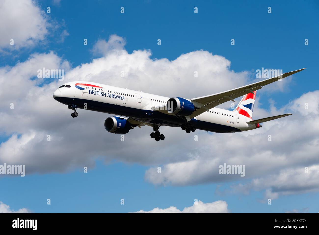 British Airways Boeing 787-10 Dreamliner Jet Airliner G-ZBLB im Finale landen am London Heathrow Airport, UK. Ankunft auf Langstreckenflügen Stockfoto