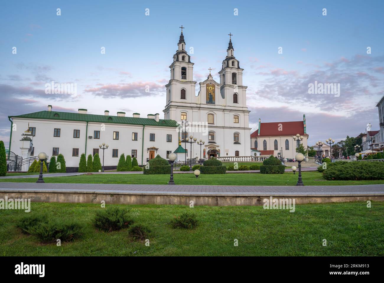 Kathedrale des Heiligen Geistes bei Sonnenuntergang - Minsk, Belarus Stockfoto