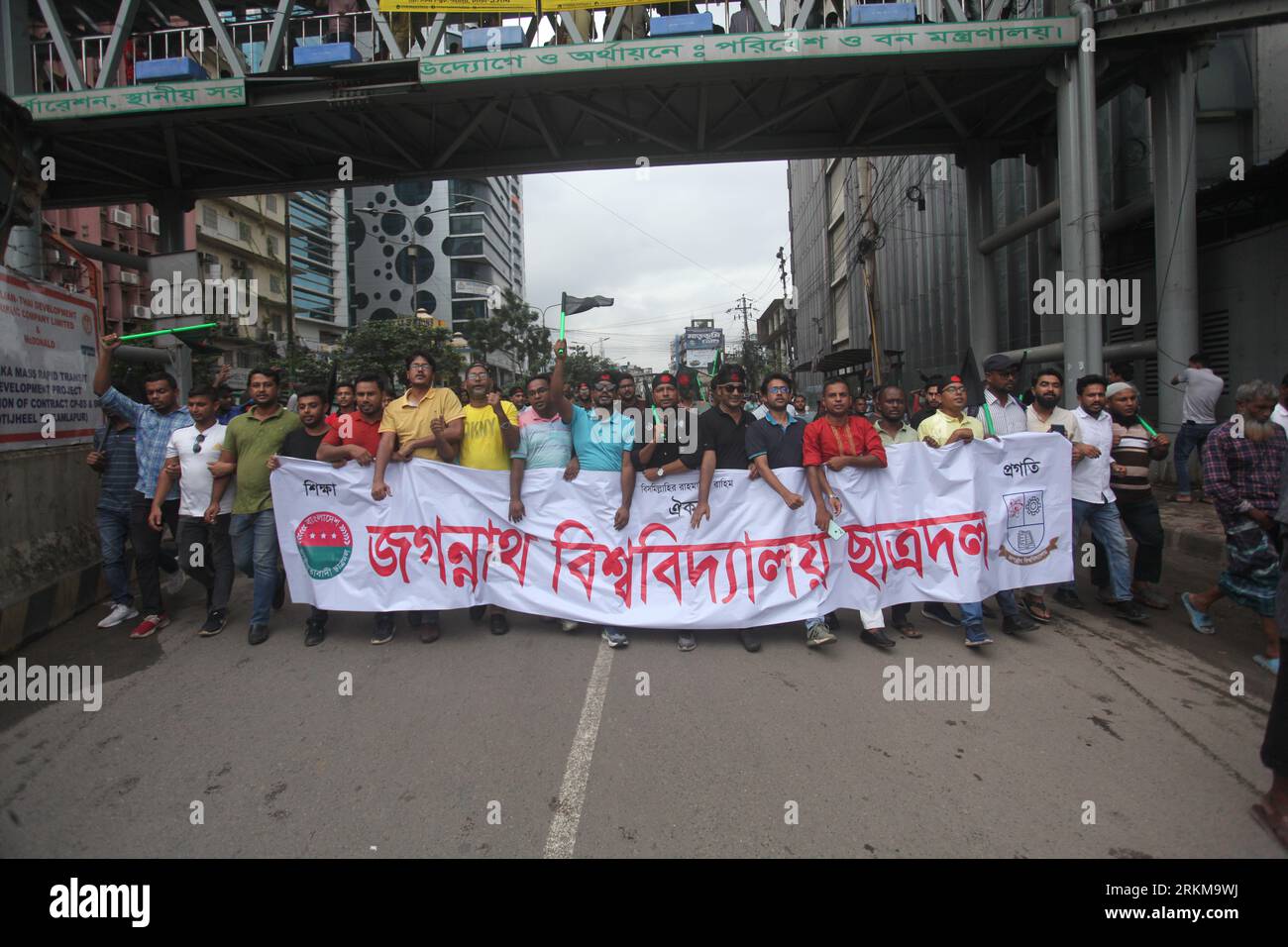 Dhaka Bangladesch 25. August 2023.Mitglieder des ständigen Komitees der Partei, Mirza Abbas, und andere Führer und Aktivisten nahmen an dem schwarzen marsch Teil Stockfoto