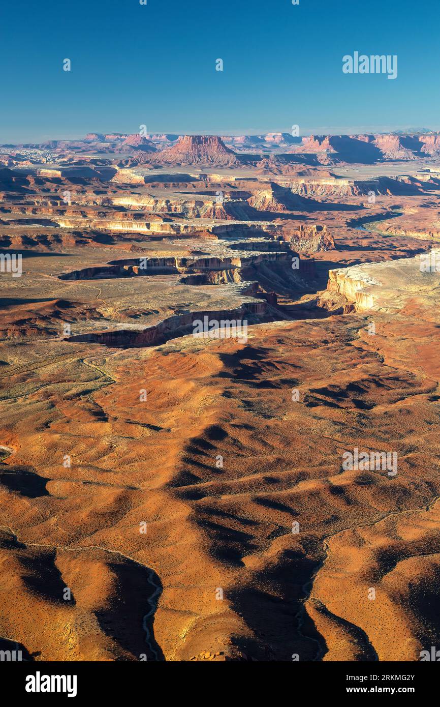Buttes, Schluchten und Tafelbergen von Green River Overlook, Inseln im Stadtteil Himmel, Canyonlands National Park, in der Nähe von Moab, Utah, USA Stockfoto
