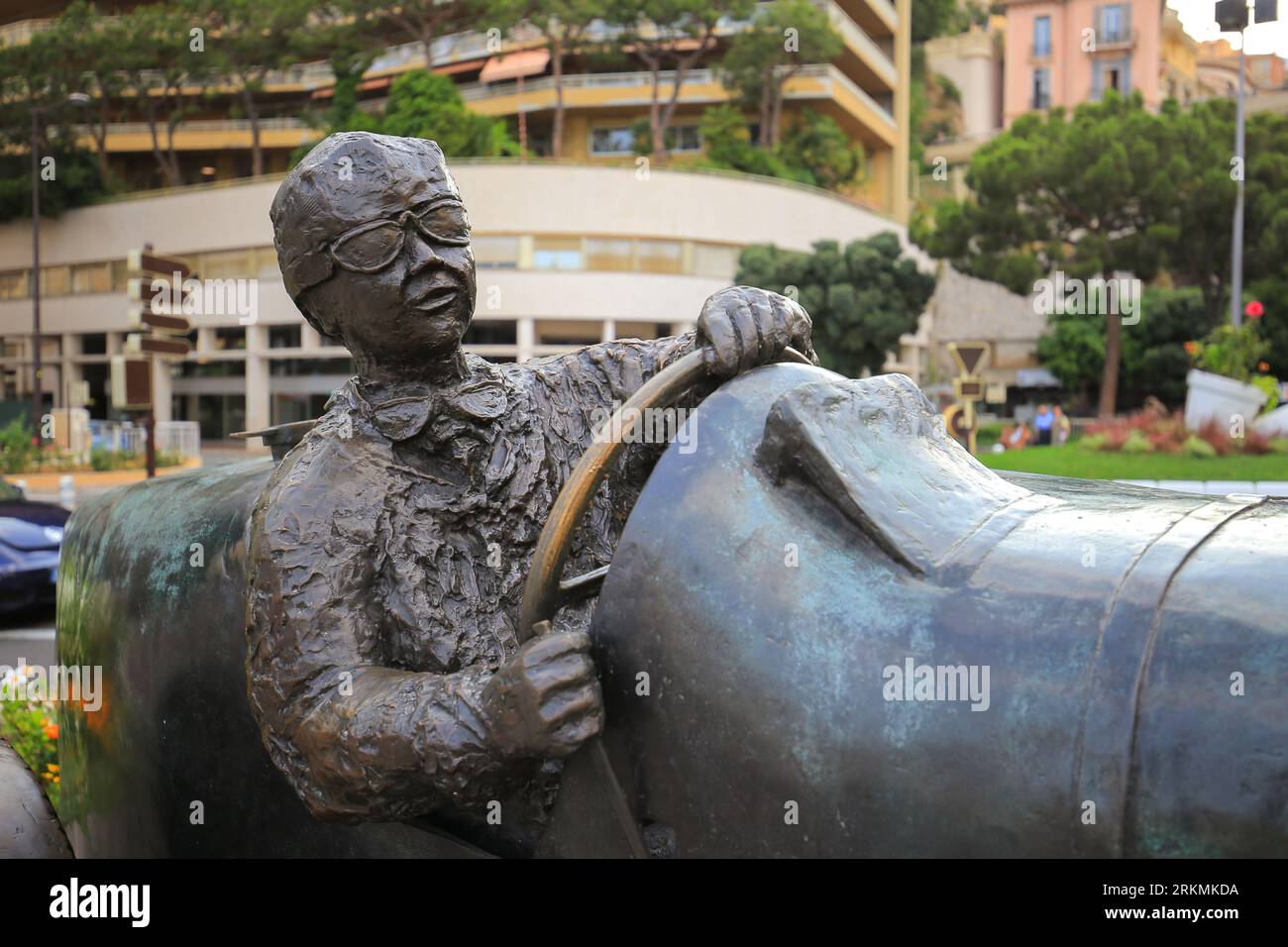 Bronzemonument von William Grover in Bugatti 35B in Monaco Stockfoto