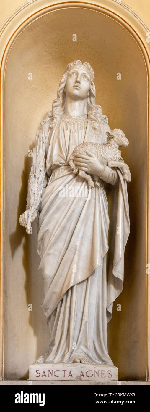 NEAPEL, ITALIEN - 22. APRIL 2023: Die Marmorstatue des Heiligen Agnes in der Kirche Basilica dell Incoronata Madre del Buon Consiglio aus dem 20. Jahrhundert. Cent. Stockfoto