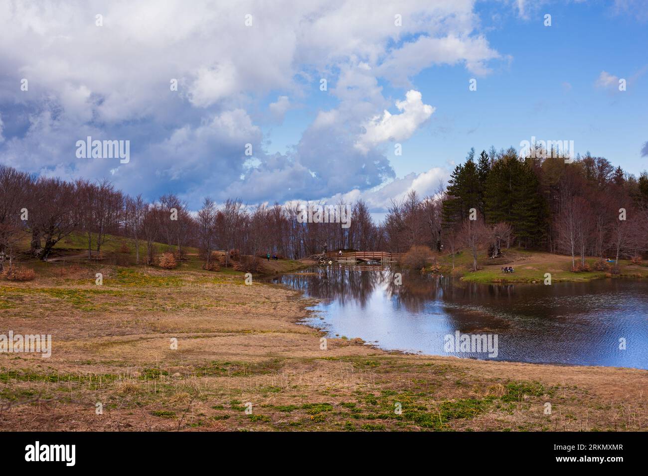 Blick auf den Calamone See. Nationalpark von Appennino Tosco-Emiliano Stockfoto