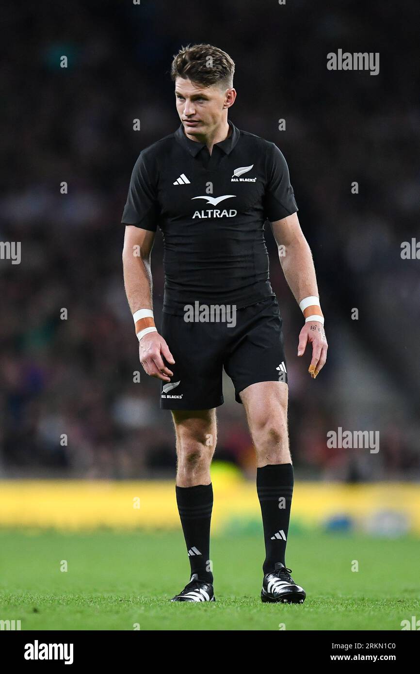 Beauden Barrett aus Neuseeland während des internationalen Spiels Südafrika gegen Neuseeland im Twickenham Stadium, Twickenham, Großbritannien, 25. August 2023 (Foto: Mike Jones/News Images) in, am 25.8.2023. (Foto: Mike Jones/News Images/SIPA USA) Credit: SIPA USA/Alamy Live News Stockfoto