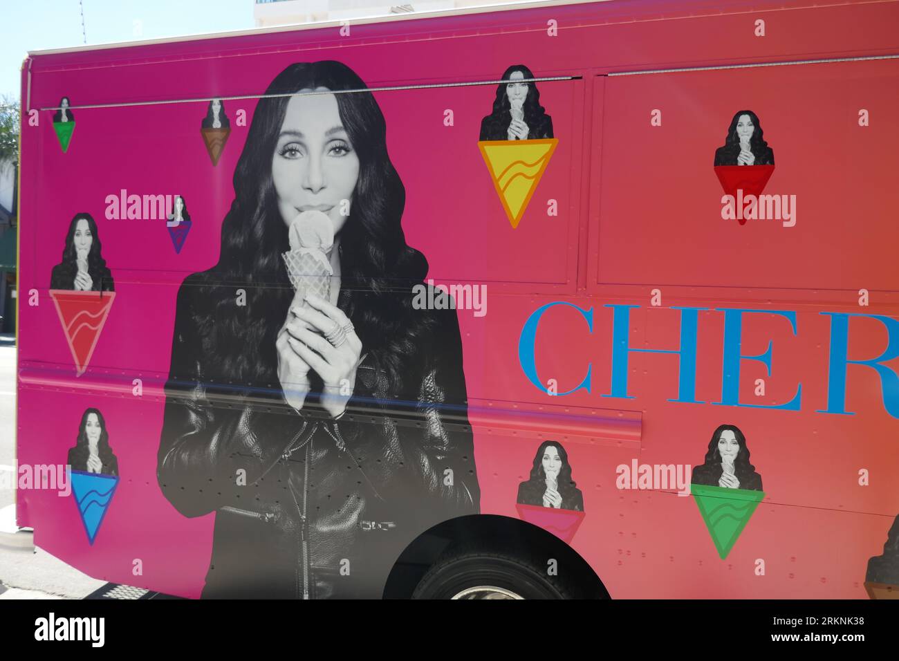 Los Angeles, Kalifornien, USA 25. August 2023 Singer Cher Cherlato Gelato Truck auf dem Cahuenga Blvd am 25. August 2023 in Los Angeles, Kalifornien, USA. Foto von Barry King/Alamy Live News Stockfoto