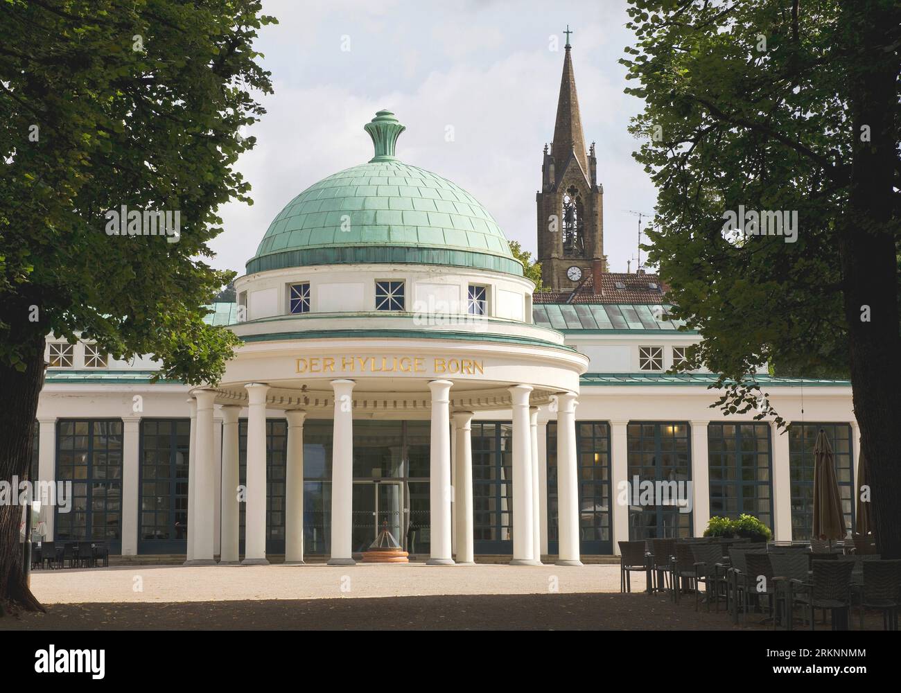 Hyllige Born, Brunnenplatz, Eingang Wandelhallen und Christuskirche, Deutschland, Nordrhein-Westfalen, Bad Pyrmont Stockfoto