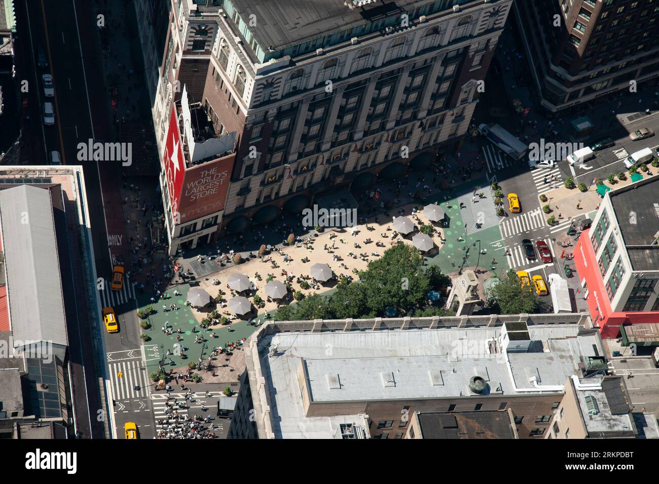 Luftaufnahme des Macys 34th Street Store von der Aussichtsplattform im 96. Stock des Empire State Building Midtown Manhattan NYC 2009 Stockfoto
