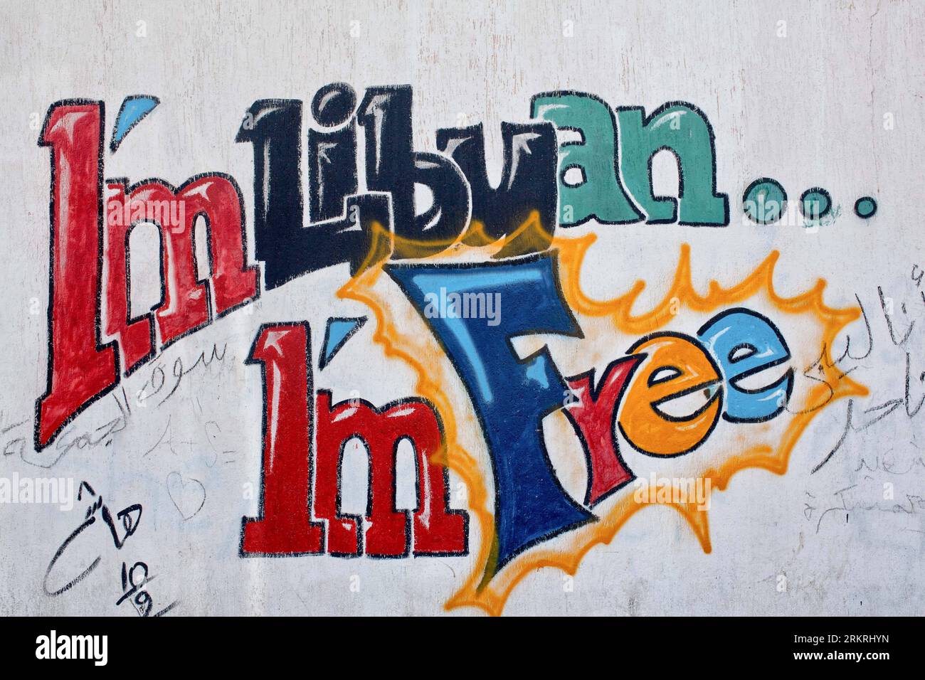 Bildnummer: 58253407 Datum: 17.07.2012 Copyright: imago/Xinhua (120718) -- TRIPOLI, 18. Juli 2012 (Xinhua) -- Ein Graffiti schreibt I m Libyan i m Free wird an einer Wand einer Schule in Tripoli, Libyen, am 6. Juli 2012 gesehen. Die Libyens National Forces Alliance (NFA) unter der Leitung des ehemaligen Interimsprimmers MahmoudJibril gewann 39 Sitze der insgesamt 80 Parteienlisten bei den Wahlen zum Nationalkongress, teilte die wahlkommission am 17. Juli mit. (Xinhua/Li Muzi)(ctt) LIBYA-POLITICS-LIFE-FEATURE PUBLICATIONxNOTxINxCHN Politik xjh x2x 2012 quer o0 Objekte Freiheit Befreiung o00 Krieg Bürgerkrieg 58253407 Dat Stockfoto