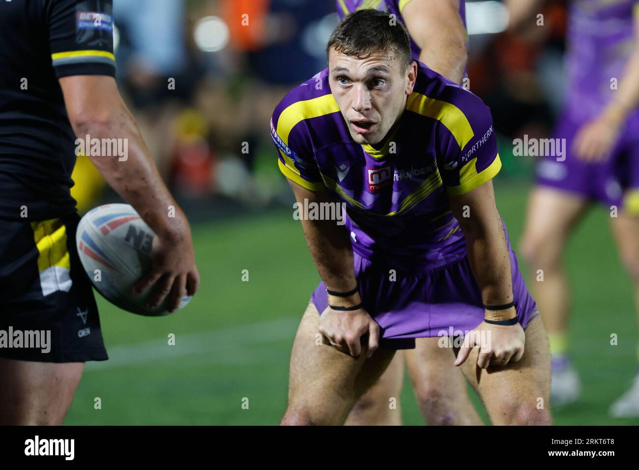 Newcastle, Großbritannien. 25. August 2023. Evan Simons von Newcastle Thunder schaut während des WETTKAMPFS zwischen Newcastle Thunder und York City Knights am Freitag, den 25. August 2023, im Kingston Park, Newcastle an. (Foto: Chris Lishman | MI News) Credit: MI News & Sport /Alamy Live News Stockfoto