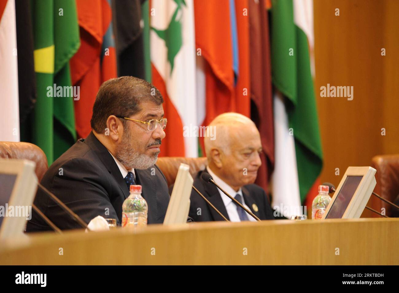 Bildnummer: 58435271  Datum: 05.09.2012  Copyright: imago/Xinhua (120905) -- CAIRO, Sept. 5, 2012 (Xinhua) -- Egypt s president Mohamed Morsi (L) attends the opening session of the Arab League s (AL) 138th regular meeting of foreign ministers at the AL headquarters in Cairo, Egypt, Sept. 5, 2012. The Arab countries were responsible for the bloodshed in Syria, Egyptian President Mohamed Morsi said Wednesday, calling on those countries to act quickly. (Xinhua/Egyptian Presidency) EGYPT-CAIRO-AL-SYRIA PUBLICATIONxNOTxINxCHN people Politik x0x xdd 2012 quer      58435271 Date 05 09 2012 Copyright Stockfoto