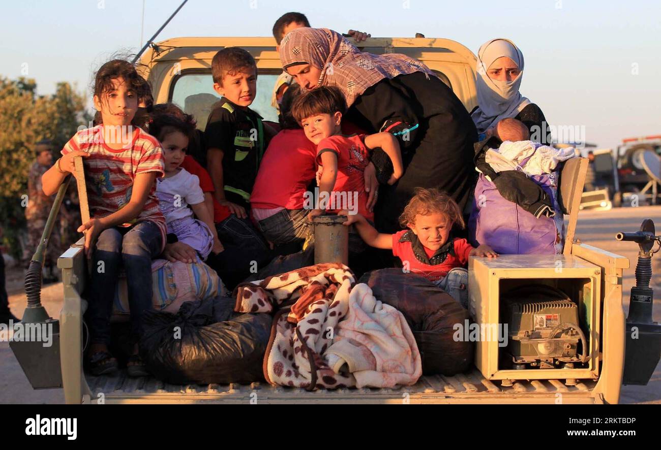 Bildnummer: 58437240 Datum: 05.09.2012 Copyright: imago/Xinhua (120906) -- AMMAN, 6. September 2012 (Xinhua) -- syrische Flüchtlinge sind im Dorf al-Thunebah an der Grenze zwischen Jordanien und Syrien am 5. September 2012 abgebildet. Jordanien, ein Nachbar des von den Unruhen heimgesuchten Syriens, sieht sich einer immer beängstigenderen Herausforderung ausgesetzt, die durch den massiven Zustrom von Syrern verursacht wird, die laut Analysten und Beamten zu einer wachsenden Belastung für die knappen Ressourcen des Landes werden. (Xinhua/Mohammad Abu Ghosh) (nxl) JORDANIEN-SYRIEN-GRENZFLÜCHTLINGE PUBLICATIONxNOTxINxCHN Politik Flüchtlinge Bürgerkrieg xjh x0x Premiere 2012 quer Stockfoto