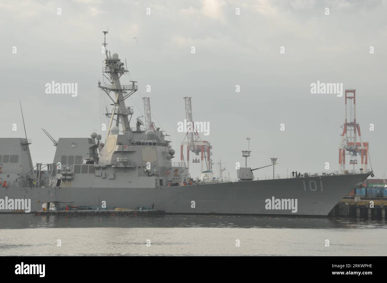 Bildnummer: 58719097 Datum: 19.11.2012 Copyright: imago/Xinhua (121119) -- MANILA, 19. November 2012 (Xinhua) -- Arleigh Burke-Klasse Zerstörer USS Gridley kommt am Montag in Manila Bay für einen routinemäßigen Hafenanruf in Manila, Philippinen, 19. November 2012 an. (Xinhua/Tan Weibing) PHILIPPINEN-MANILA-USS GRIDLEY PUBLICATIONxNOTxINxCHN Gesellschaft Militär Marine Kriegsschiff Schiff Zerstörer x0x xmb 2012 quer 58719097 Datum 19 11 2012 Copyright Imago XINHUA Manila 19. November 2012 XINHUA Arleigh Burke Class Destroyer USS Gridley kommt AM Montag IN Manila Bay für einen routinemäßigen Hafenanruf in Manila, dem Phili an Stockfoto