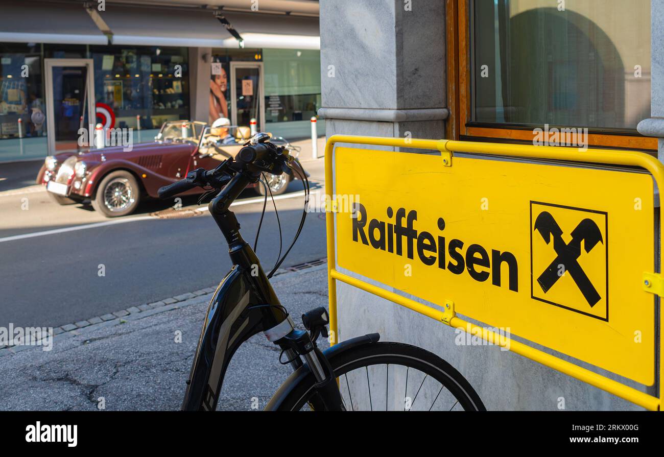 Villach, Österreich – 12. Juli 2023 die Raiffeisenbank bezieht sich auf Genossenschaftsbanken in Europa, die in den frühen Kreditgenossenschaften von Friedrich Wilhelm Ra verwurzelt sind Stockfoto