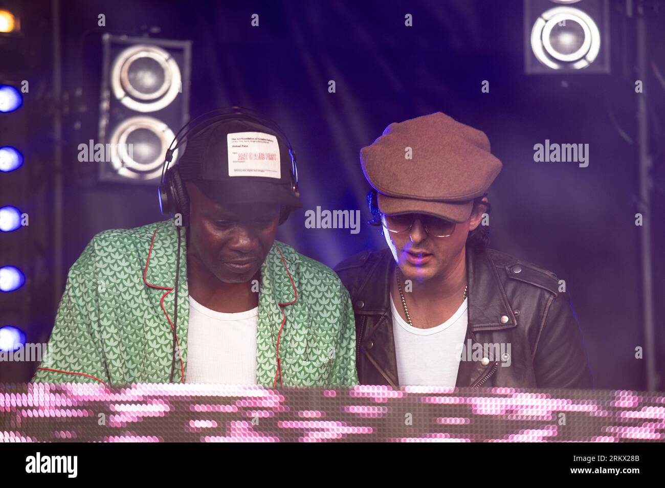 London, Vereinigtes Königreich. 25. August 2023. Gary Powell und Carl Barat von den Libertines, La Roux und Jamie Reynolds (Klaxons) unterhalten das Publikum auf dem All Points Festival in East London. Cristina Massei/Alamy Live News Stockfoto