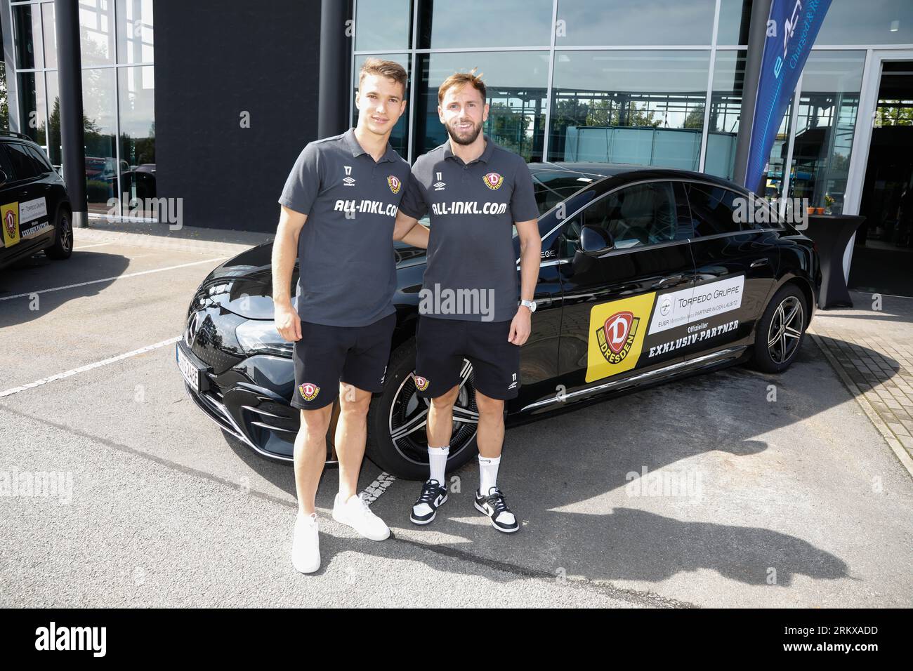 Kyrylo Melitschenko und Lucas Cueto (Dynamo Dresden) beim Trucker-Frühschoppen bei der TG Autohandels GmbH. Bautzen, 26.08.2023 Stockfoto