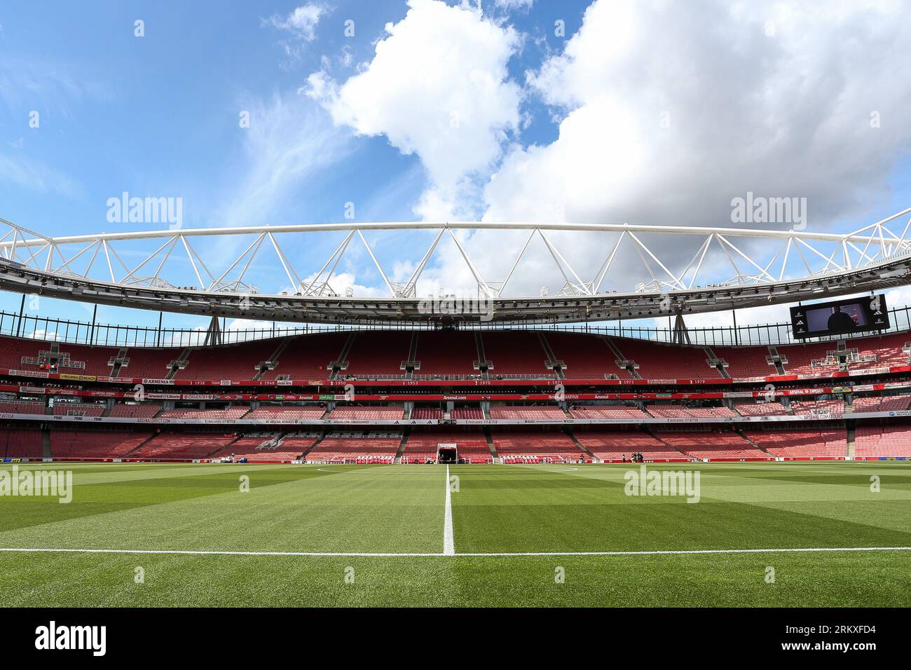 Eine allgemeine Ansicht des Stadions während des Spiels Arsenal vs Fulham der Premier League im Emirates Stadium, London, Vereinigtes Königreich. 26. August 2023. (Foto von Arron Gent/News Images) in London, Großbritannien am 26.08.2023. (Foto: Arron Gent/News Images/SIPA USA) Credit: SIPA USA/Alamy Live News Stockfoto