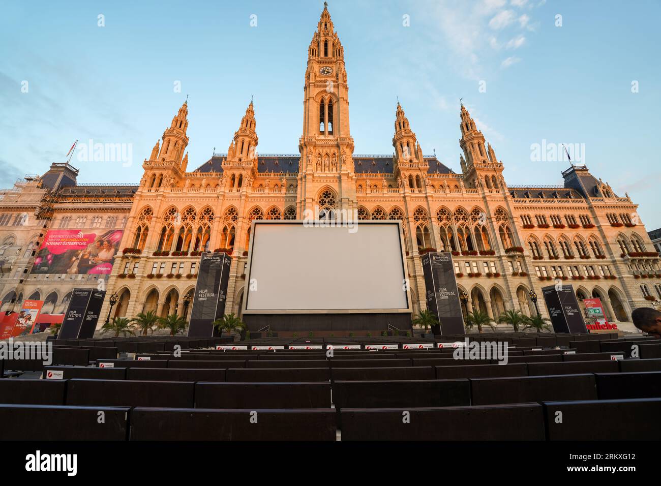Wien, Österreich, Europa - 26. Mai 2023. Wiener Filmfestival im Rathaus, Rathaus am Rauthausplatz mit großem Freilufttheater. Stockfoto