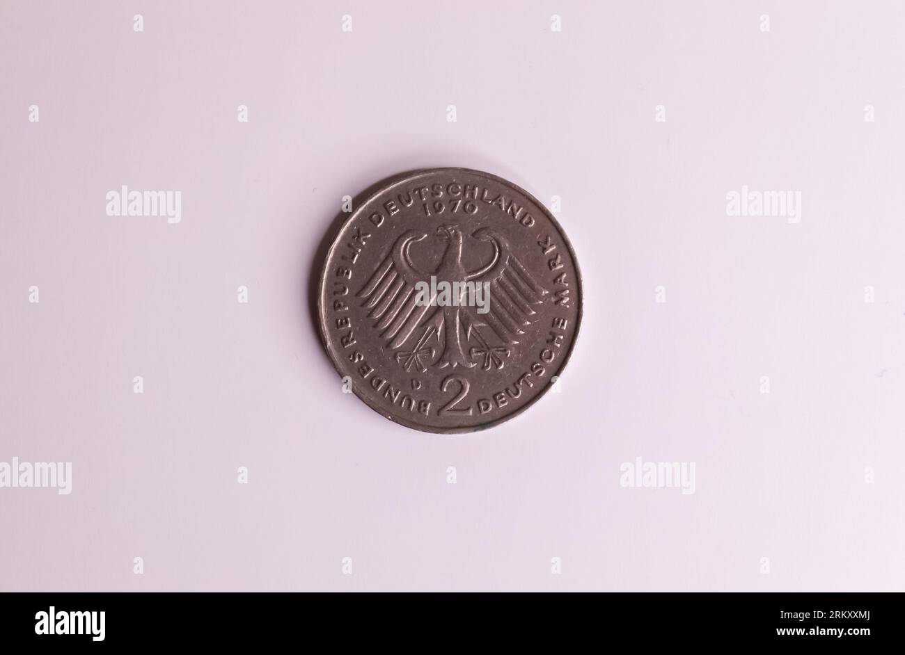 Einzel-2-Mark-Münze der nicht mehr aktuellen Währung Deutsche Mark aus Deutschland Stockfoto