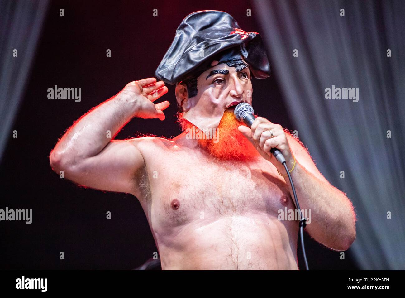 Turin, Italien. 25. August 2023. Die amerikanische Band LES SAVY FAV tritt live auf der Bühne des Spazio 211 während des „Todays Festival 2023“ auf. Kredit: Rodolfo Sassano/Alamy Live News Stockfoto