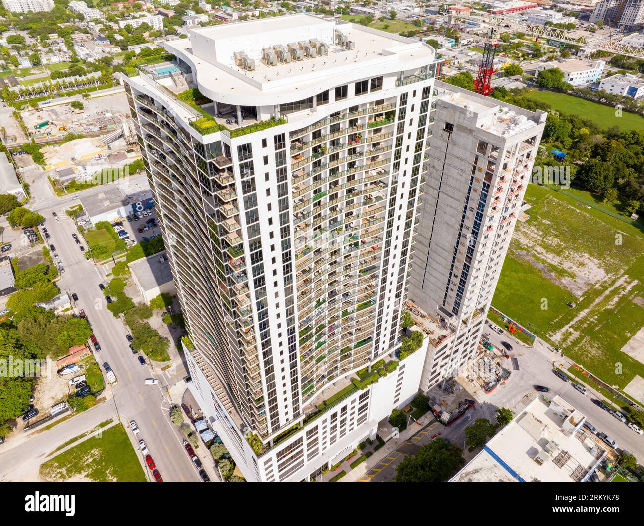 Miami, FL, USA - 22. August 2023: Luftbild Canvas Condominium Complex Stockfoto
