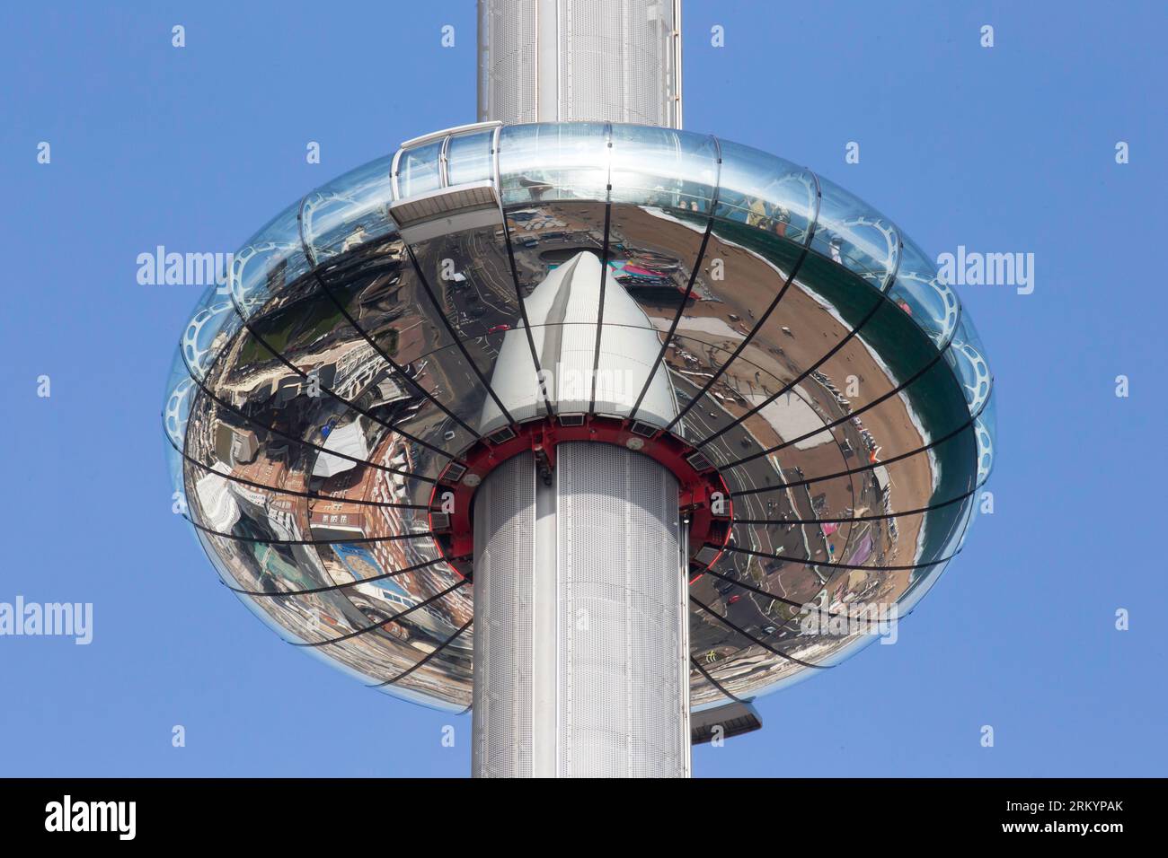 Brighton i360 Tower Nahaufnahme bei Sonnenschein Stockfoto