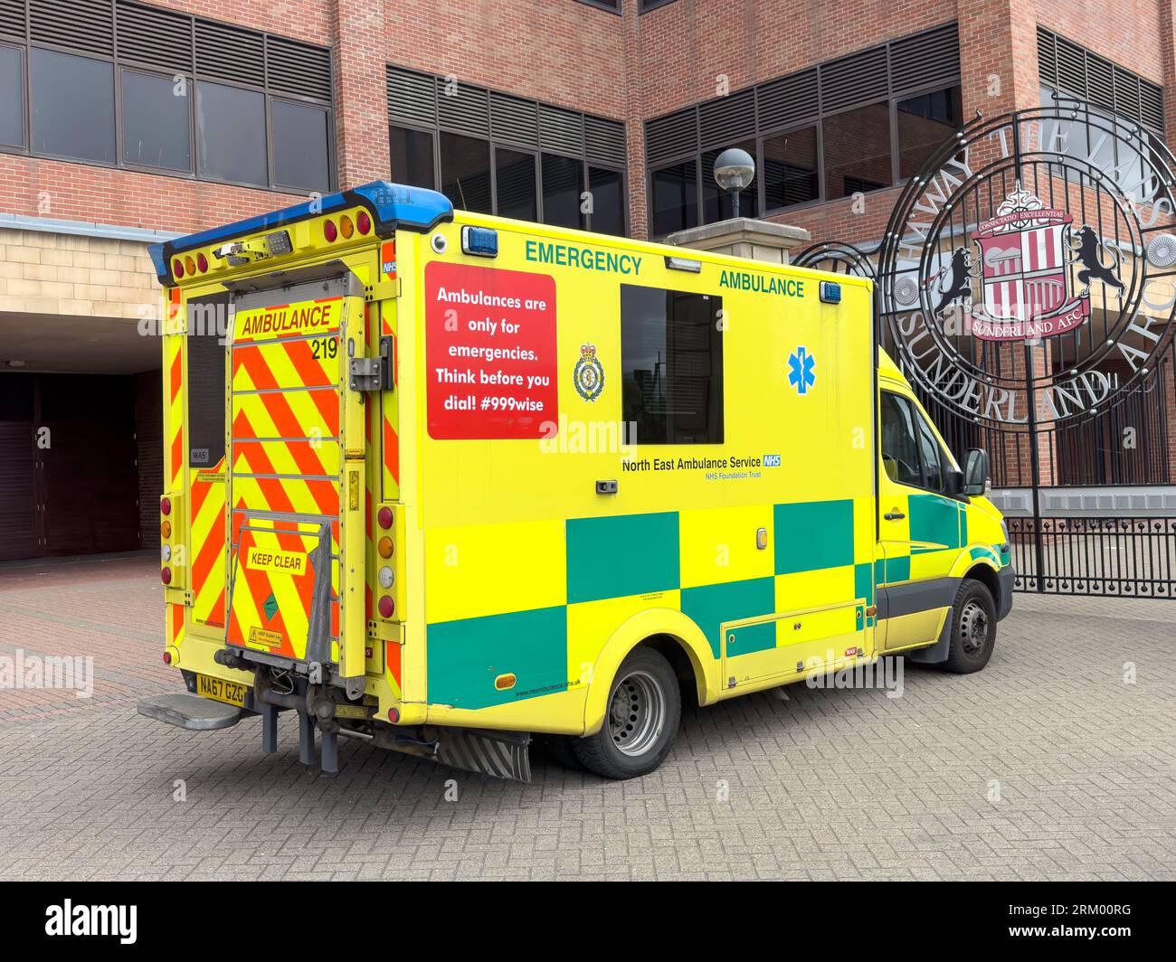 North East Ambulance im Stadium of Light, Vaux Brewery Way, Sheepfolds, City of Sunderland, Tyne and Wear, England, Vereinigtes Königreich Stockfoto