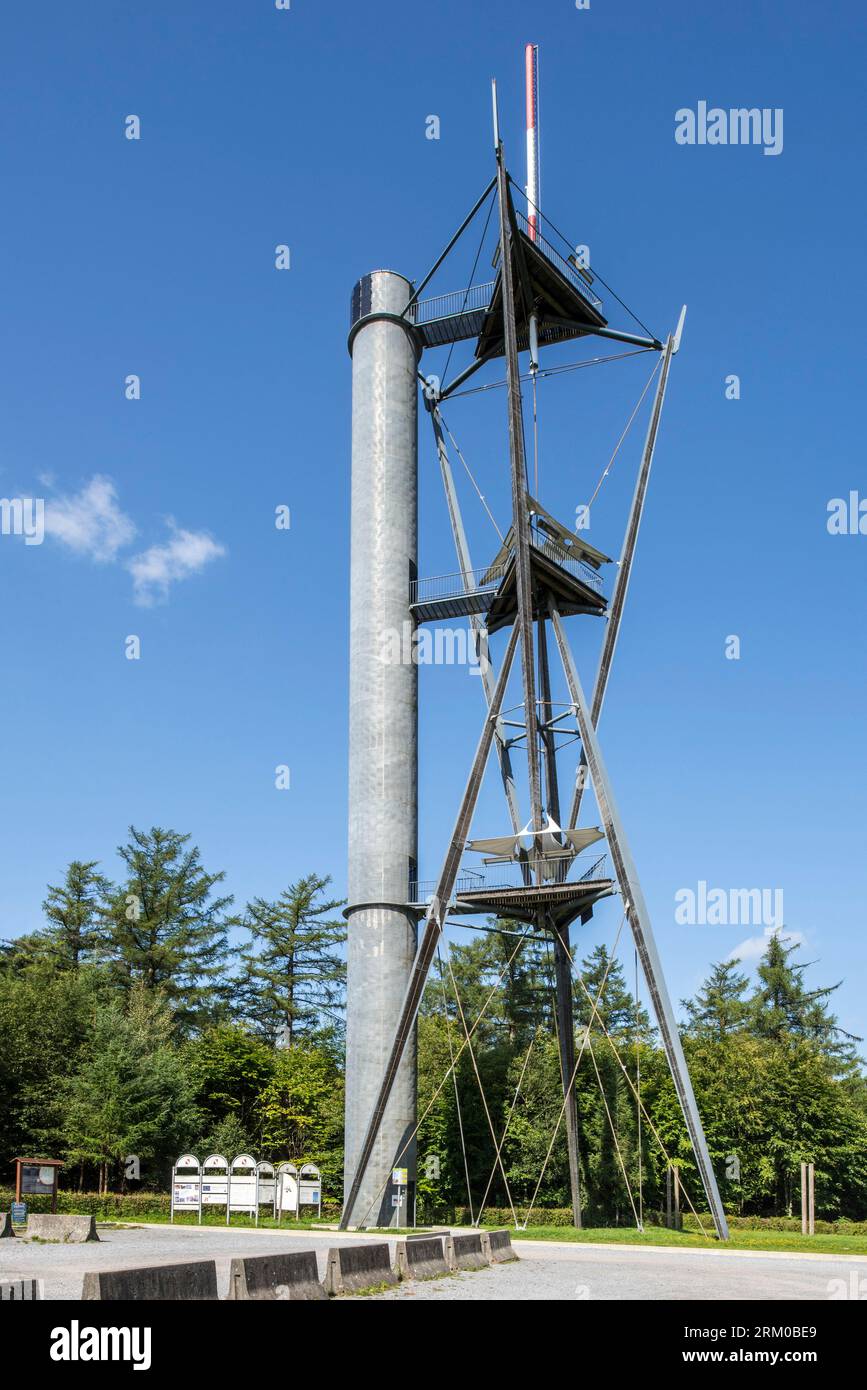 Tour du Millénaire / Turm des Millenniums, Aussichtspunkt auf dem Plateau der Croix-Scaille in Willerzie, Gedinne, Namur, Wallonien, Belgien Stockfoto