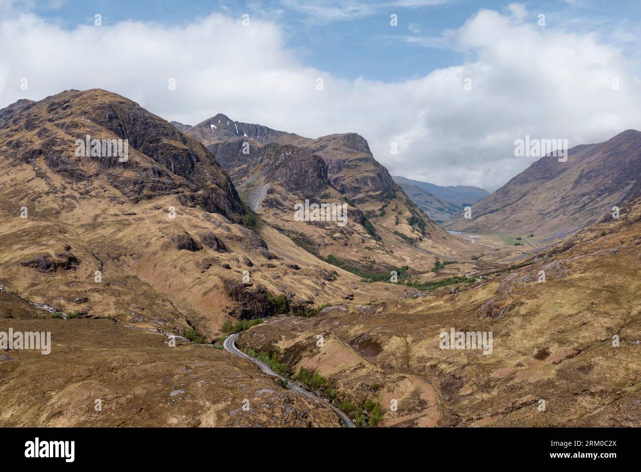 Die drei Schwestern von glencoe haben in der Ferne einen erhöhten Blick auf loch achtriochtan Stockfoto