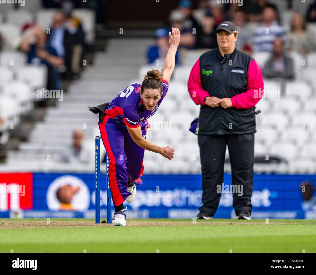 LONDON, VEREINIGTES KÖNIGREICH. 26. August 2023. Kate Cross of Northern Supercharges in Aktion während des Eleminatior Women - Notrhen Superchargers vs Waliser Fire auf dem Kia Oval Cricket Ground am Samstag, den 26. August 2023 in LONDON ENGLAND. Quelle: Taka Wu/Alamy Live News Stockfoto