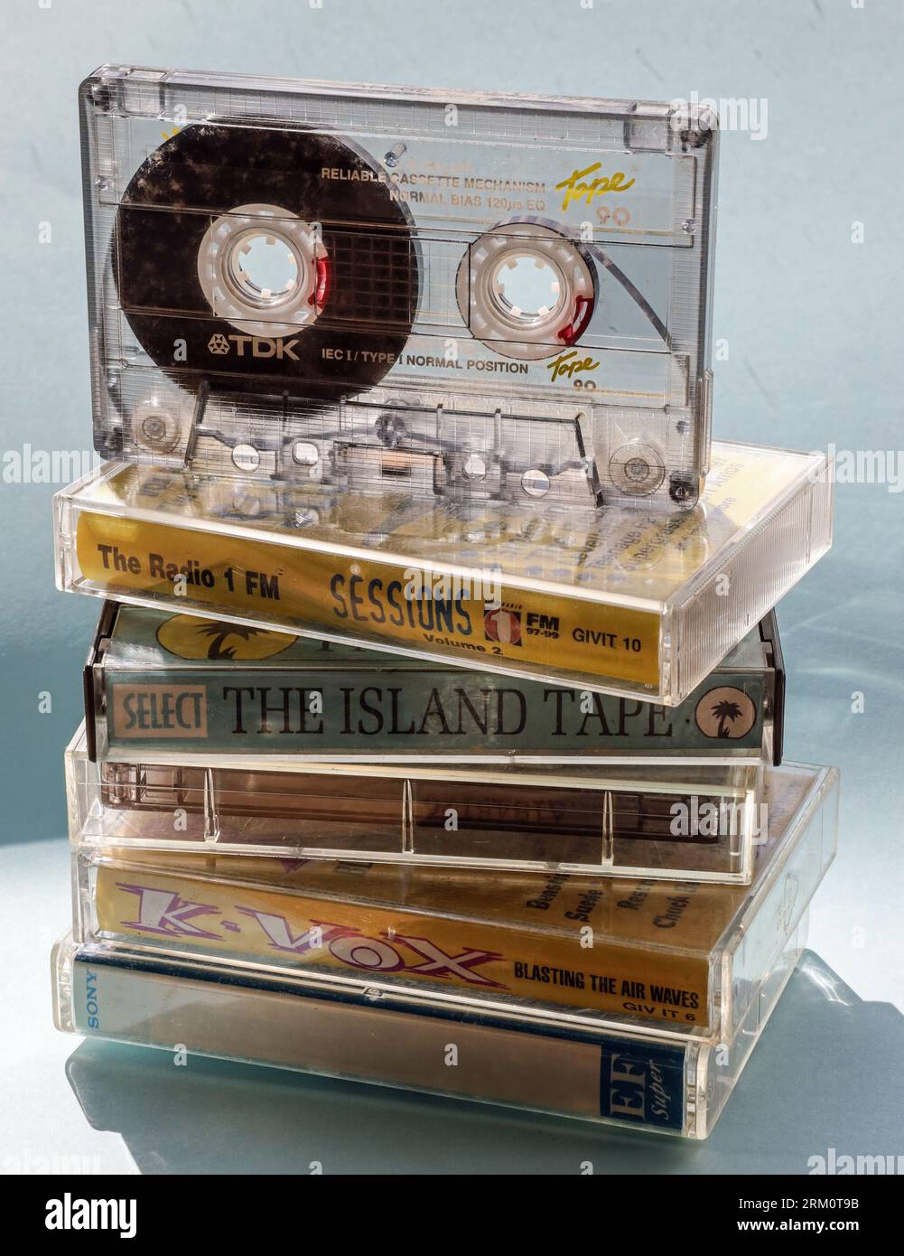 Audio-Kompaktkassetten, beliebt für Heimaufnahmen, insbesondere mit dem C90, aber auch für Werbemitteilungen mit Magazinen. Entwickelt von P Stockfoto
