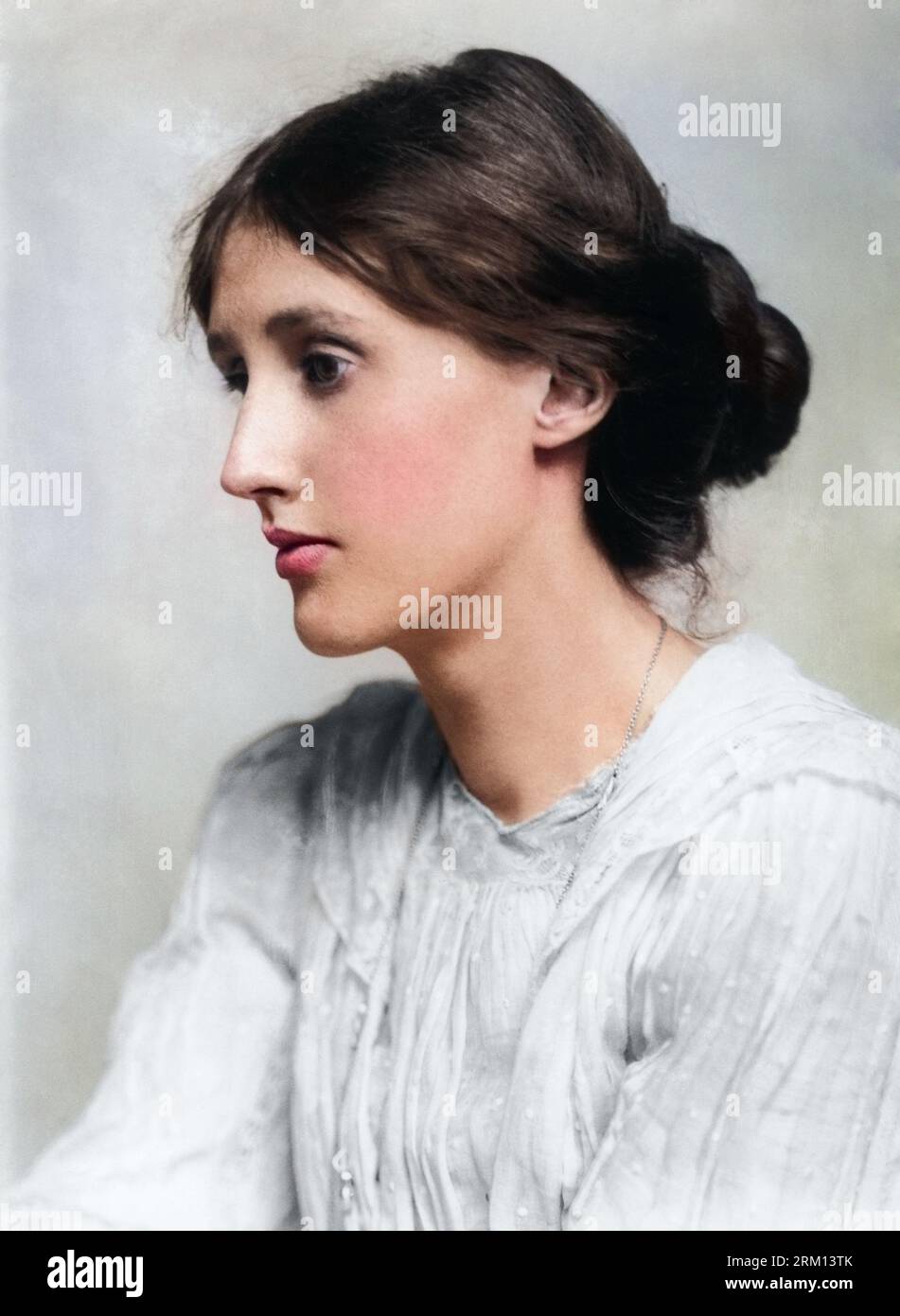 Virginia Woolf (25. Januar 1882 bis 28. März 1941), eine britische Autorin und Feministin mit ihrem Chignon. Ungefähr 1902 Stockfoto