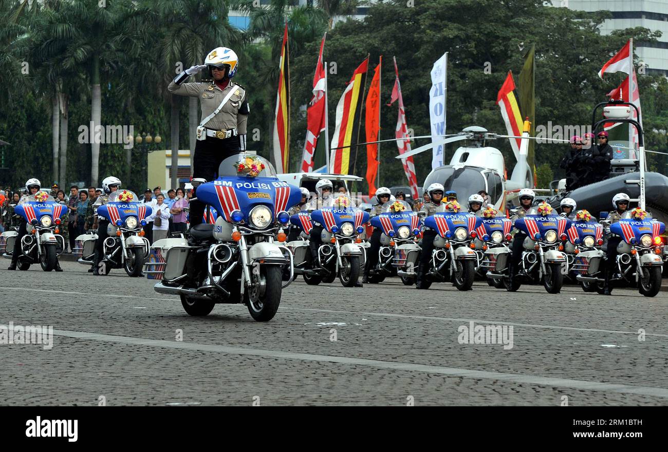 Bildnummer: 59548513 Datum: 22.04.2013 Copyright: imago/Xinhua (130422) -- JAKARTA, 22. April 2013 (Xinhua) -- indonesische Polizistin nimmt an der Gedenkfeier zum Kartini-Tag Teil, anlässlich der Geburt von Raden Ajeng Kartini, einer indonesischen Nationalheldin, geboren 1879, die im Bereich der Frauenrechte Pionierarbeit geleistet hat, in Jakarta, Indonesien, 22. April 2013.(Xinhua/Agung Kuncahya B.) INDONESIA-JAKARTA-KARTINI DAY PUBLICATIONxNOTxINxCHN Gesellschaft Militär Frauen Soldat xas x0x 2013 quer premiumd 59548513 Datum 22 04 2013 Copyright Imago XINHUA Jakarta 22. April 2013 XINHUA indonesische Polizeifrauen Stockfoto