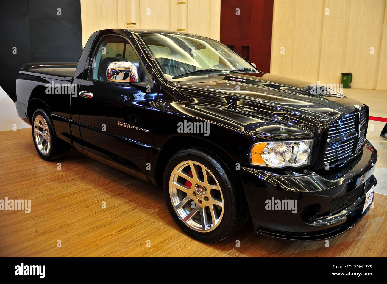Bildnummer: 59576816 Datum: 27.04.2013 Copyright: imago/Xinhua (130427) -- TIANJIN, 27. April 2013 (Xinhua) -- Foto aufgenommen am 27. April 2013 zeigt einen Dodge RAM SRT-10 Pickup auf der China (Tianjin) International Automobile Industry Exhibition 2013 in Tianjin, Nordchina. Die Ausstellung begann am Samstag mit über 500 Fahrzeugen. (Xinhua/Zhai Jianlan) (zc) CHINA-TIANJIN-AUTOMOTIVE INDUSTRY EXHIBITION (CN) PUBLICATIONxNOTxINxCHN Wirtschaft Messen Automobilindustrie Automesse xdp x0x Premiere 2013 quer 59576816 Datum 27 04 2013 Copyright Imago XINHUA Tianjin April 27 2013 XINHUA P Stockfoto