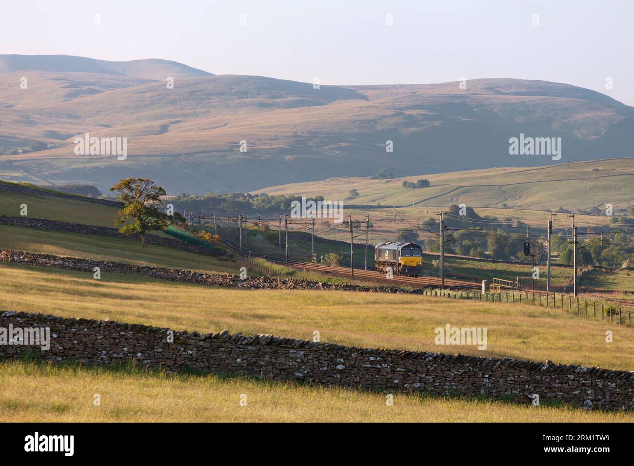 Direct Rail Services Diesellokomotive der Baureihe 66 66091 mit leichtem Triebwerk entlang der Westküstenhauptstrecke bei Salterwath (Shap Wells, Cumbria) Stockfoto