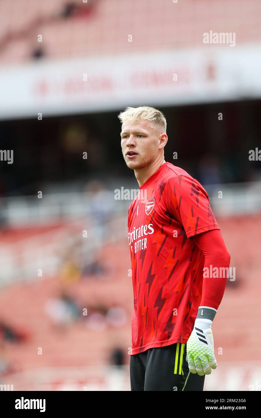 Aaron Ramsdale #1 von Arsenal erwärmt sich beim Premier League-Spiel Arsenal vs Fulham im Emirates Stadium, London, Vereinigtes Königreich. 26. August 2023. (Foto von Arron Gent/News Images) in London, Großbritannien am 26.08.2023. (Foto: Arron Gent/News Images/SIPA USA) Credit: SIPA USA/Alamy Live News Stockfoto