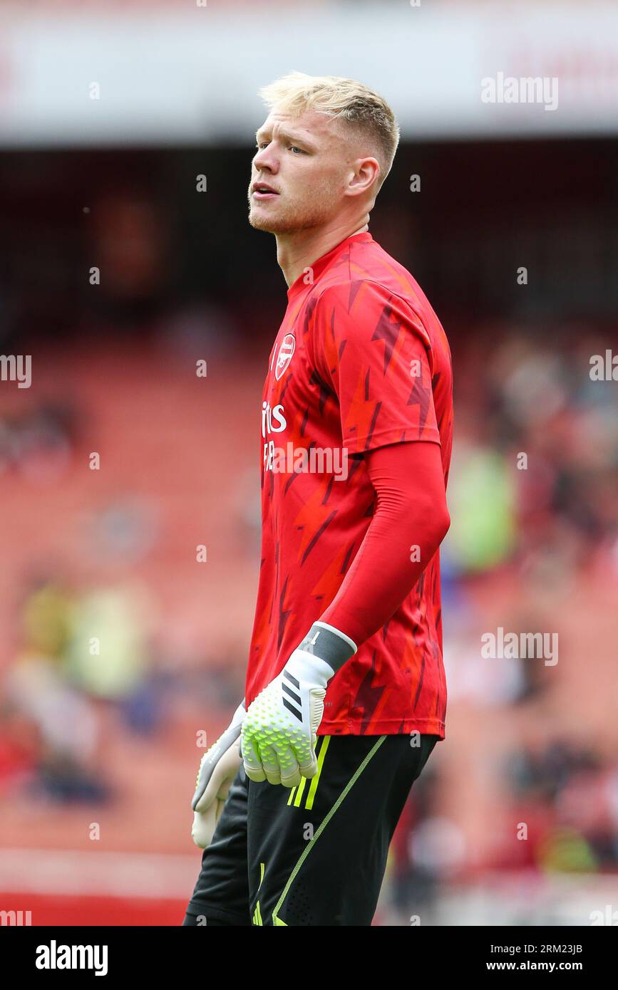 Aaron Ramsdale #1 von Arsenal erwärmt sich beim Premier League-Spiel Arsenal vs Fulham im Emirates Stadium, London, Vereinigtes Königreich. 26. August 2023. (Foto von Arron Gent/News Images) in London, Großbritannien am 26.08.2023. (Foto: Arron Gent/News Images/SIPA USA) Credit: SIPA USA/Alamy Live News Stockfoto