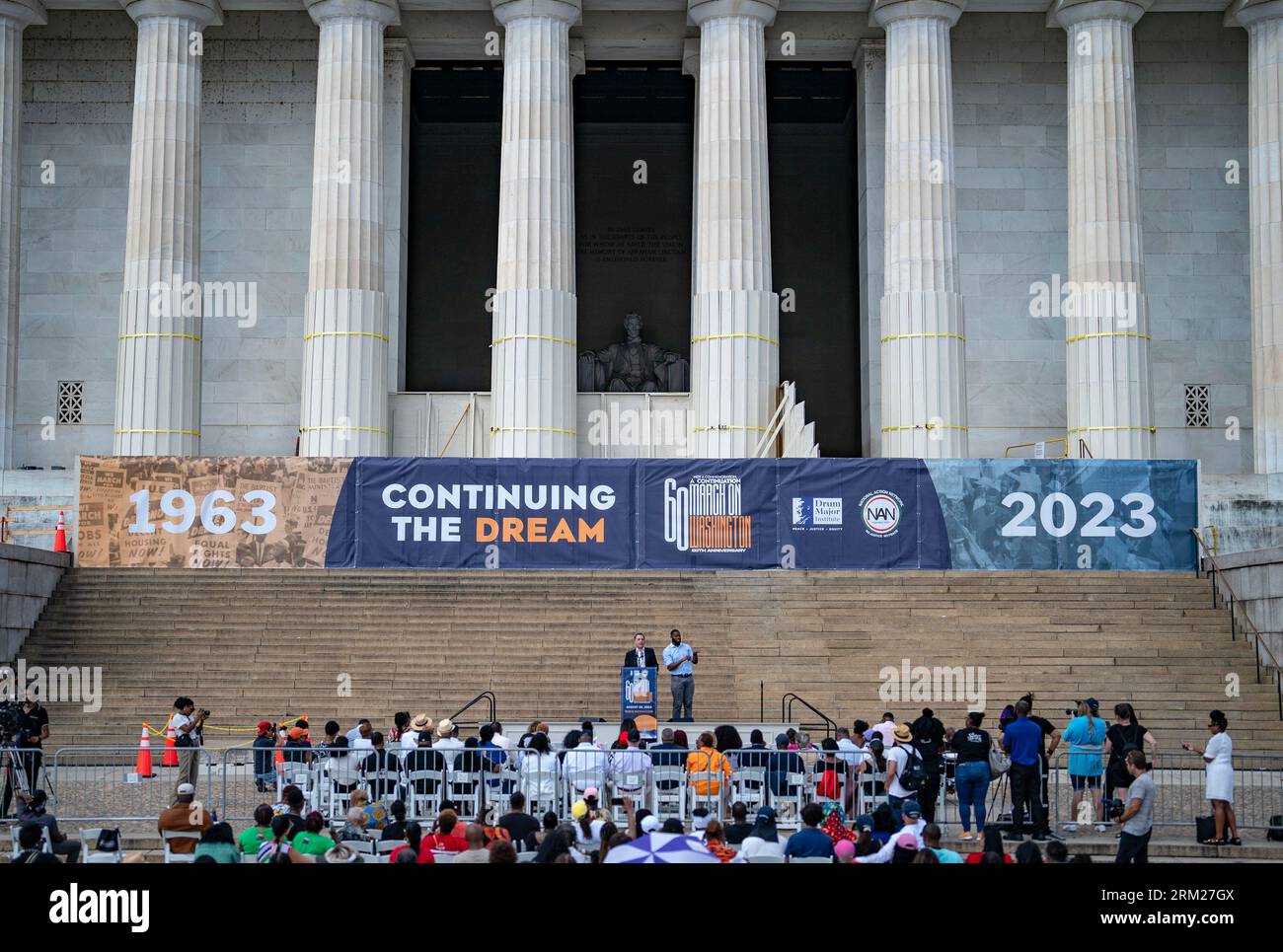 Washington, Usa. 26. August 2023. Die Teilnehmer nehmen am 60th Anniversary of the March on Washington am Lincoln Memorial in Washington, DC, am Samstag, den 26. August 2023, Teil. Die Veranstaltung erinnert an den 60. Jahrestag von Dr. Martin Luther King, Jr.'s Rede „I Have a Dream“, die während des 1963. März in Washington für Jobs und Freiheit gehalten wurde. Foto von Leigh Vogel/UPI Credit: UPI/Alamy Live News Stockfoto