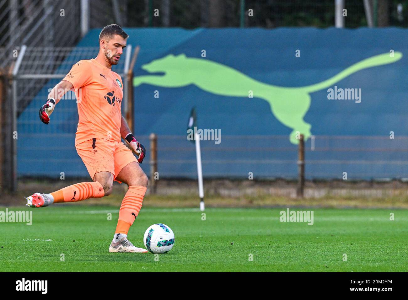 Lommel, Belgien. 26. August 2023. Torhüter Jari de Busser (20) von Lommel, dargestellt während eines Fußballspiels zwischen SK Lommel und KMSK Deinze am dritten Spieltag in der Challenger Pro League für die 2023-2024 am 26. August 2023 in Lommel, Belgien. Quelle: Sportpix/Alamy Live News Stockfoto