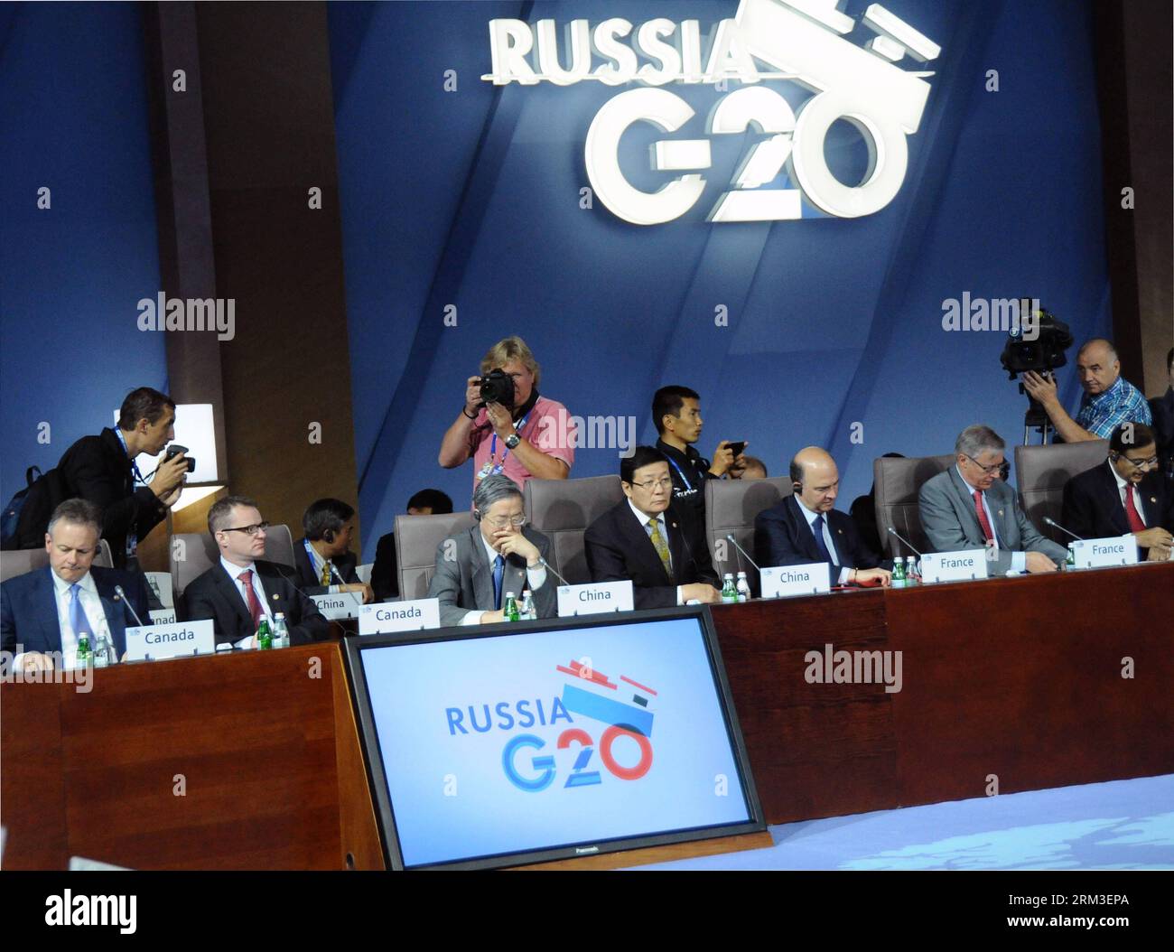 Bildnummer: 60167385 Datum: 20.07.2013 Copyright: imago/Xinhua (130719) -- MOSKAU, 20. Juli 2013 (Xinhua) -- der chinesische Finanzminister Lou Jiwei (4. L, Front) und Zhou Xiaochuan (3. L, Front), Gouverneur der Chinesischen Volksbank, nehmen an den Treffen der 20 (G20) Finanzminister und Zentralbankgouverneure in Moskau, Russland, am 20. Juli 2013 Teil. Die Treffen der G20-Finanzminister und Zentralbankgouverneure begannen am Freitag in Moskau. (Xinhua/Ding Yuan)(zhf) RUSSLAND-MOSKAU-G20 PUBLICATIONxNOTxINxCHN People Politik x0x xrj 2013 quer 60167385 Datum 20 07 2013 Copyright Imago XINHUA M Stockfoto