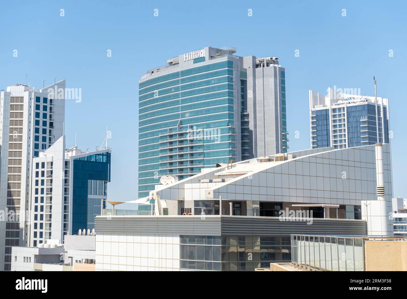 Hilton Bahrain, Manama, Blick durch die Dächer Stockfoto