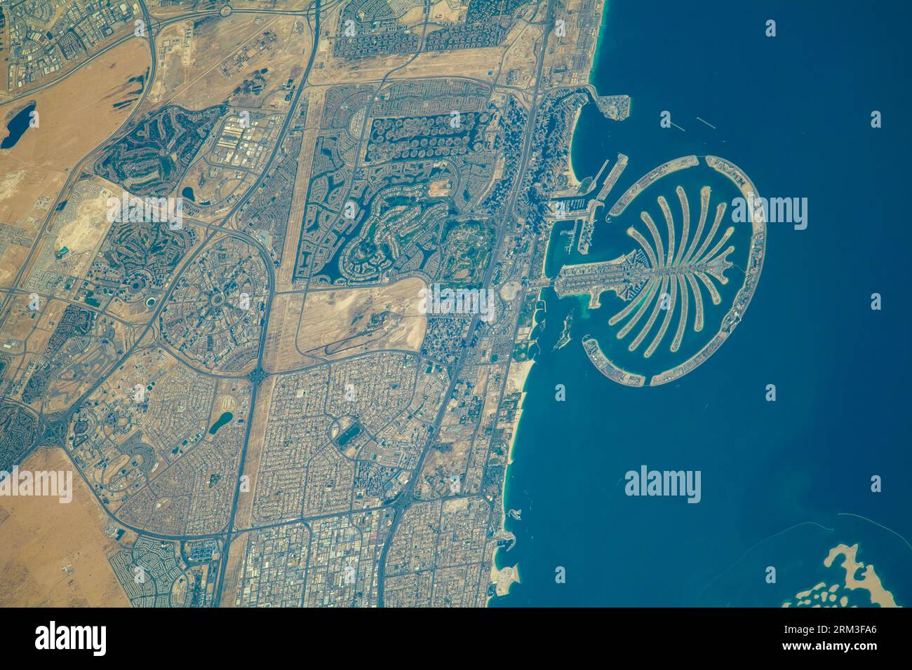 Aus der Luft von Palm Island, an der Küste von Dubai, Vereinigte Arabische Emirate Stockfoto