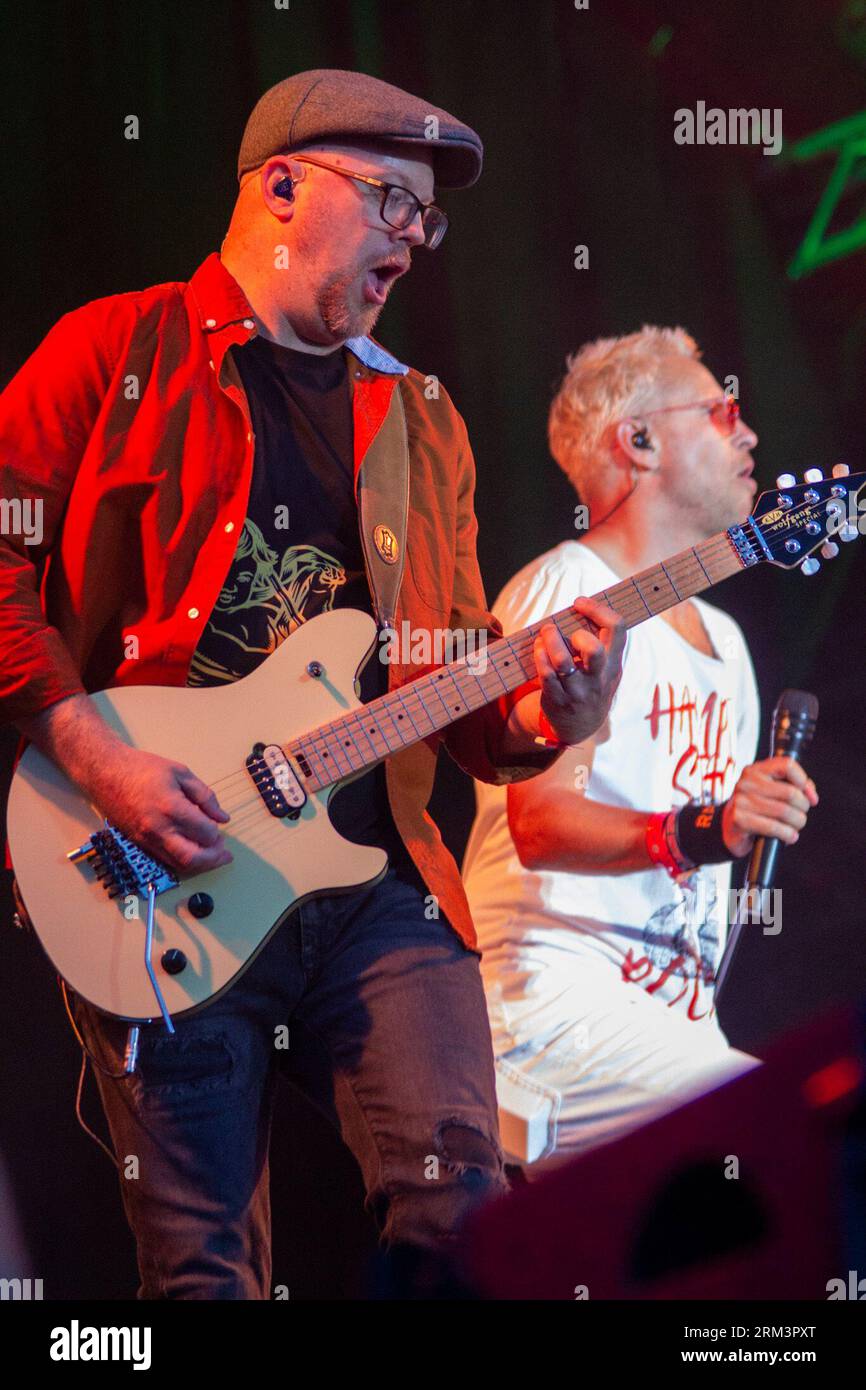 CarFest, Laverstoke Park Farm, Hampshire, Großbritannien. 26. August 2023. Rick Parfitt Jr tritt beim CarFest auf. CarFest wurde von Chris Evans gegründet und ist das größte Familienfestival in Großbritannien. Quelle: Julian Kemp/Alamy Live News Stockfoto